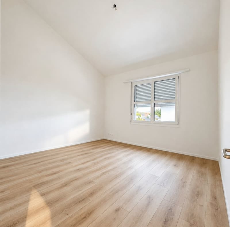 Erstbezug nach Komplettumbau Helle 4.5-Zimmer-Wohnung mit Cheminée (6)