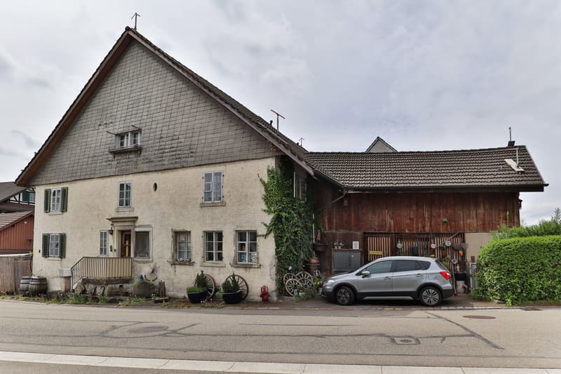 Traditionelles Mehrfamilienhaus im Zentrum von Nürensdorf (2)