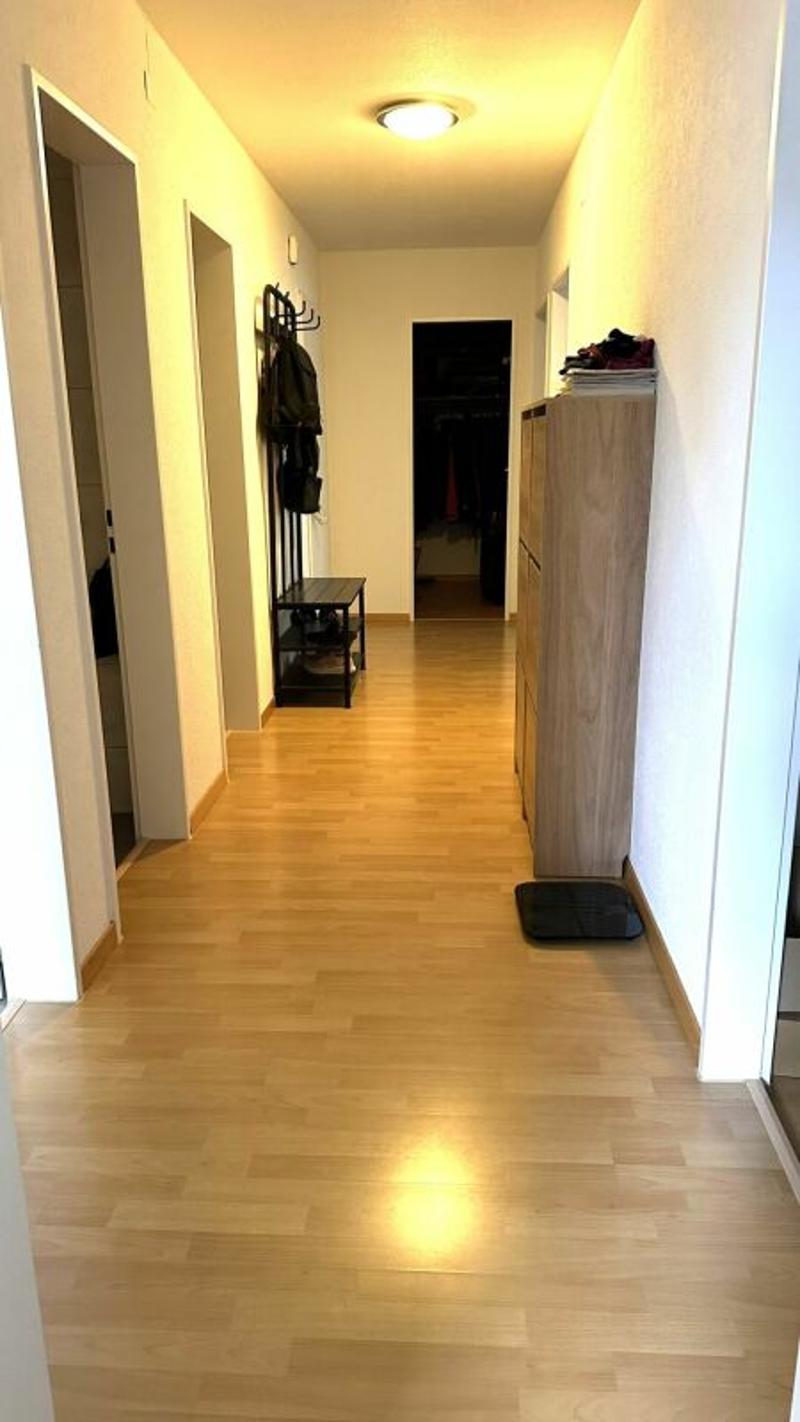 Attraktive 4-Zimmer Wohnung an zentraler Lage in Pfäffikon (7)