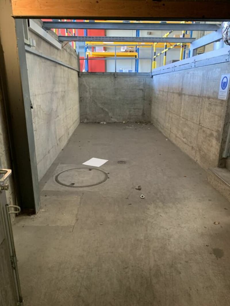 Lager- und Logistikfläche mit Hallenkran und Warenannahme in Villmergen (22)