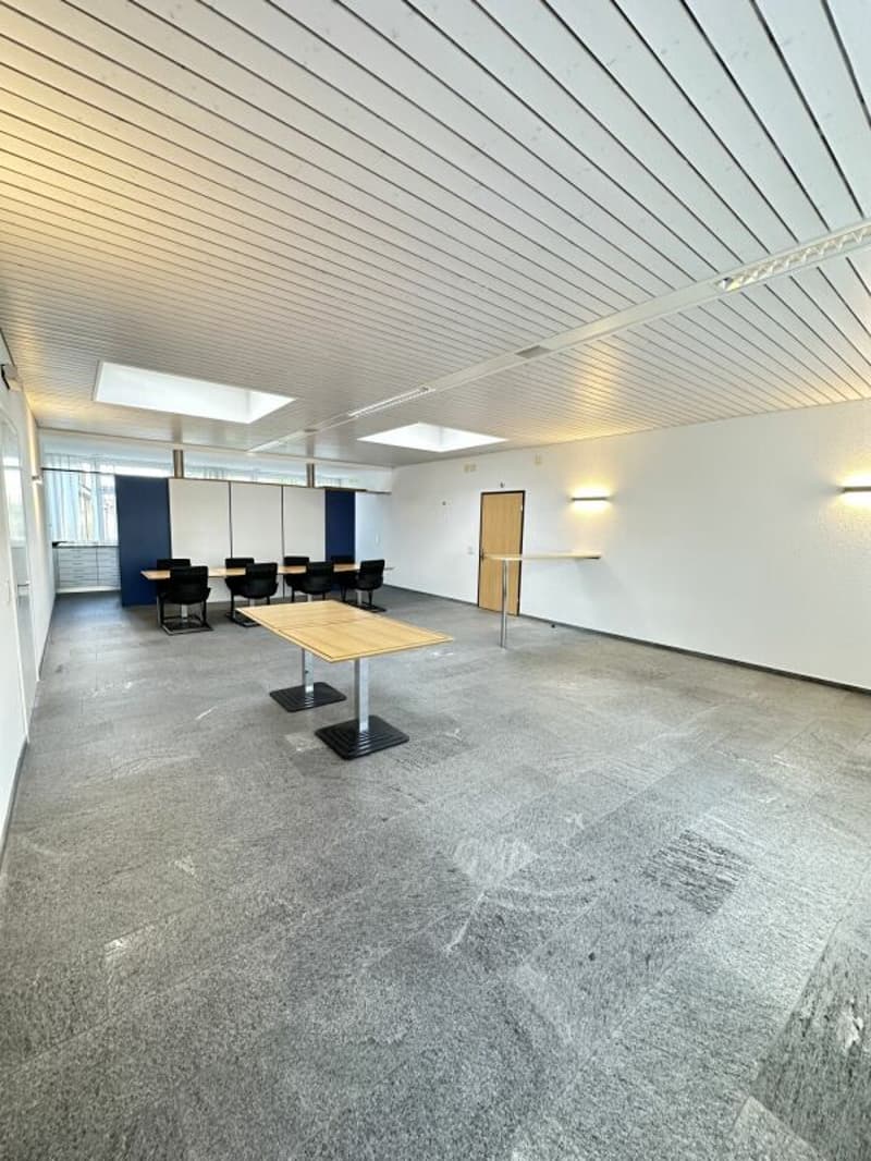Repräsentative Büroflächen mit Empfang, Sitzungszimmer und Parkplätzen in Villmergen (14)