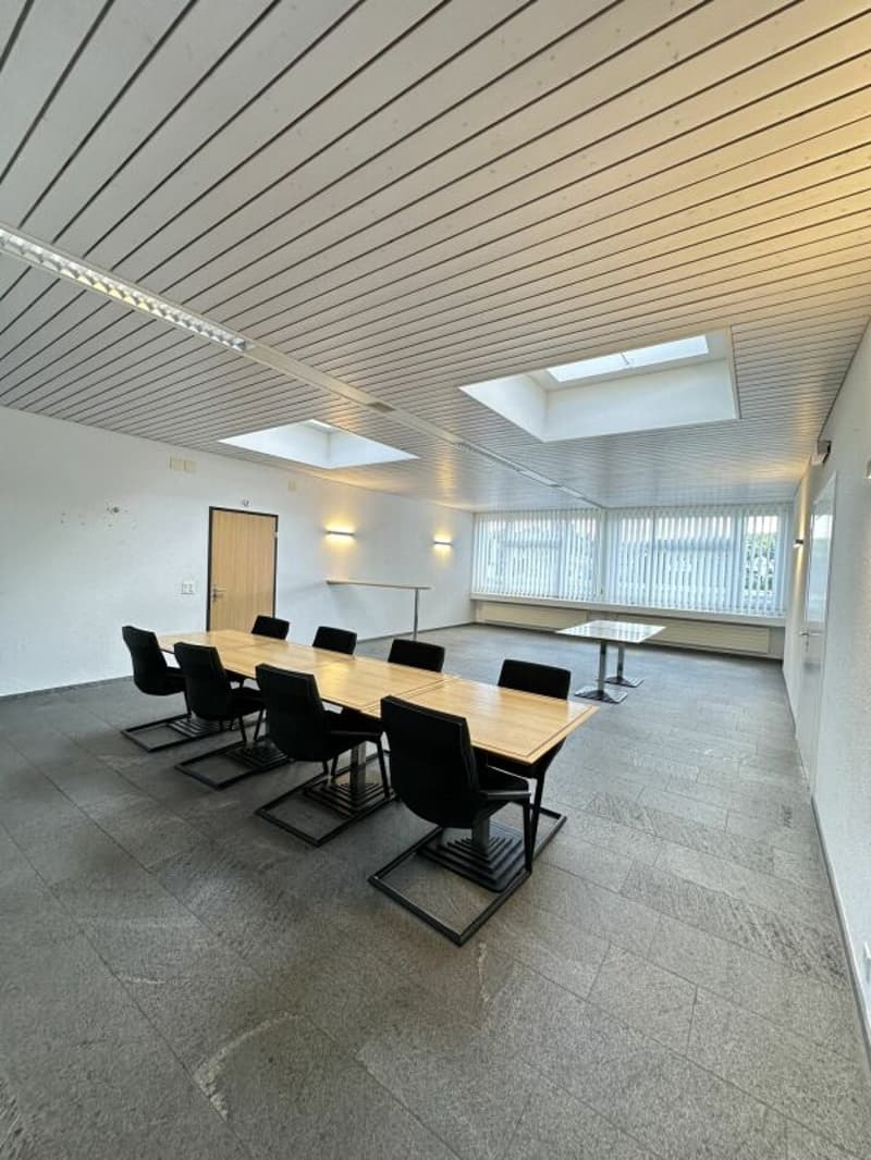 Repräsentative Büroflächen mit Empfang, Sitzungszimmer und Parkplätzen in Villmergen (16)
