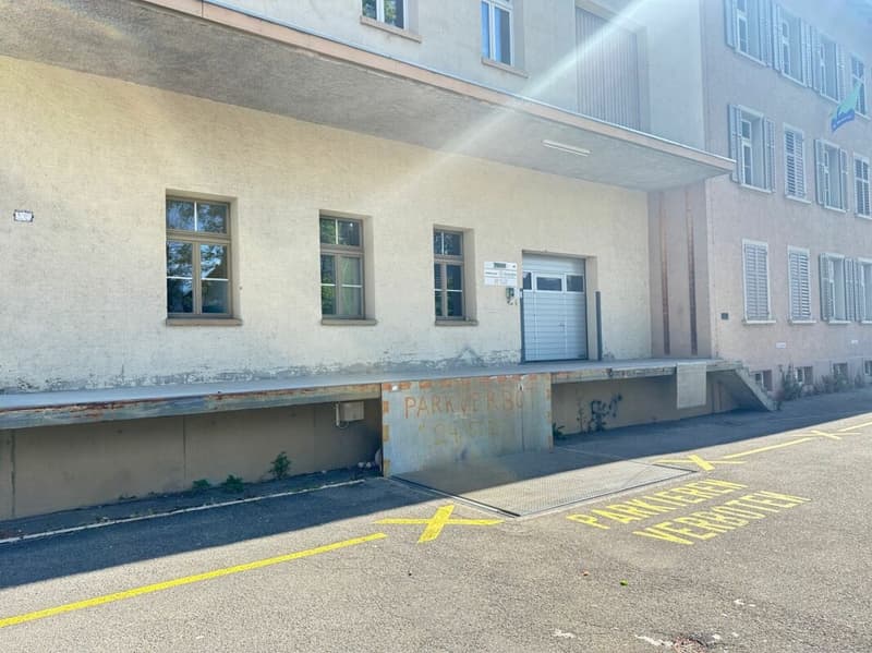 gemeinschaftliche Rampe mit Scherenlift