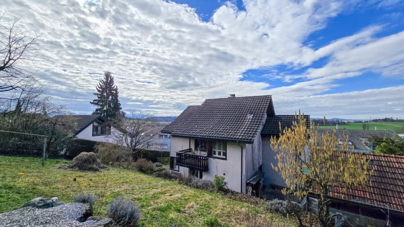 Einfamilienhaus mit Entwicklungspotenzial (1)