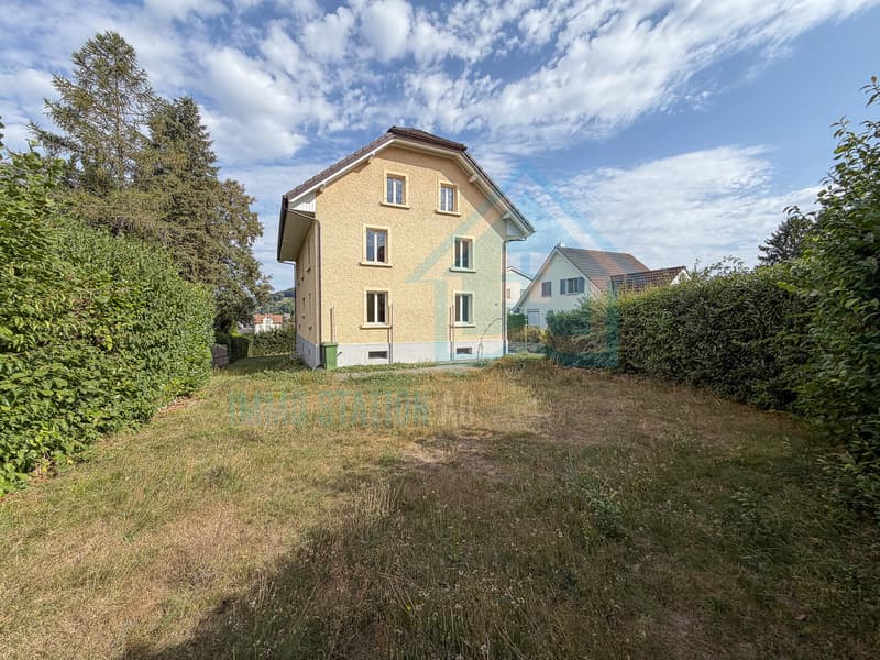 Grosszügiges Zweifamilienhaus mit Garten - ideal für Familien (3)