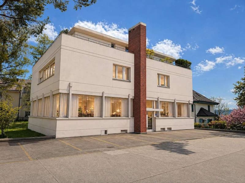Luxuriöse 5.5-Zimmerwohnung mit über 3 Meter Deckenhöhe - komplett modernisiert in Zürich Witikon (2)