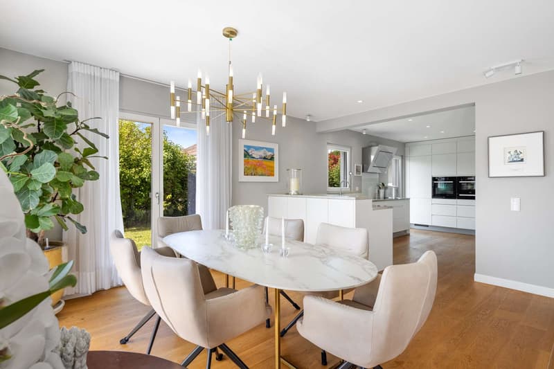 WEITBLICK TRIFFT LANDHAUSCHARME: Elegantes 6.5-Zimmer- Einfamilienhaus auf der Forch (8)