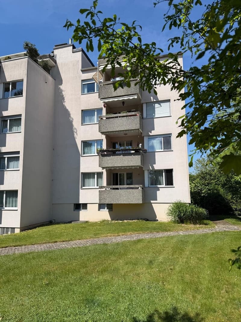 Unkompliziert wohnen in stadtnaher Lage! 4 ½ Zimmerwohnung in Fehraltorf ZH (1)