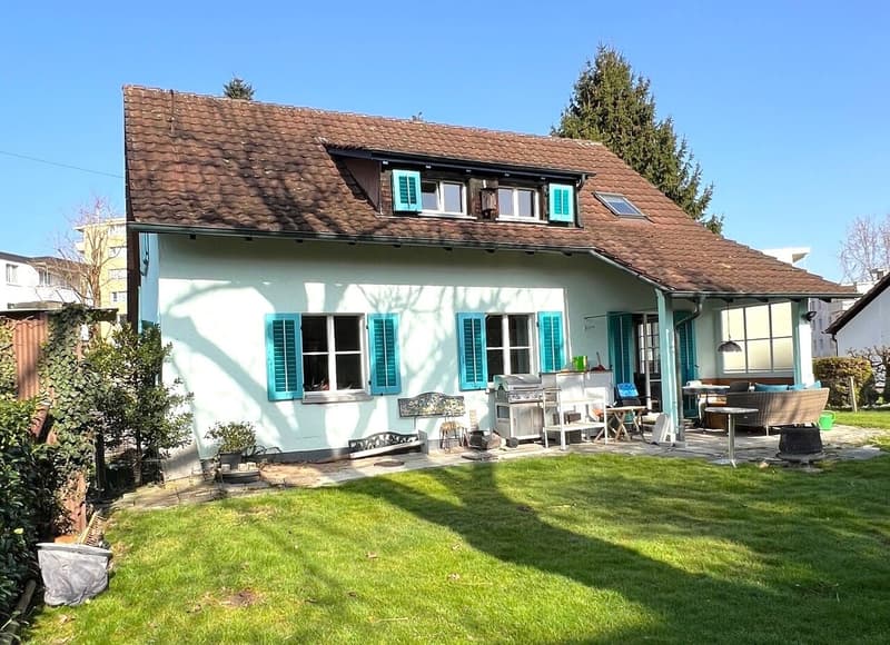 Grundstück mit Potenzial Totalsanierung oder Neubau (1)