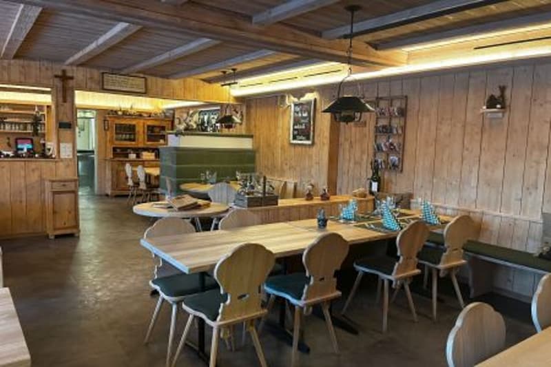 wooden interior, round tables, benches, wooden chairs, mounted frames, wooden ceiling, lighting