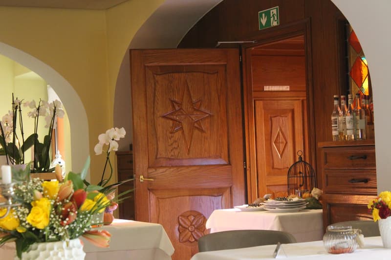 Hotel con 11 camere in vendita a Ponte Brolla (3)