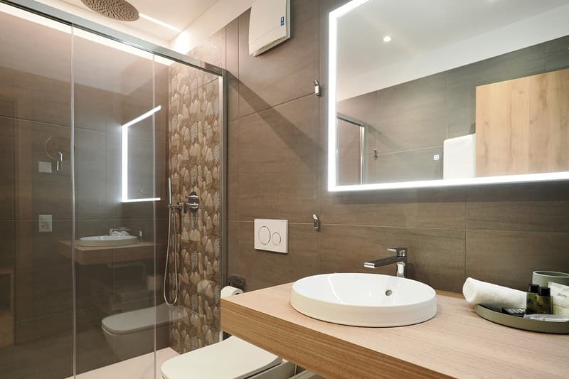 Hotel con 11 camere in vendita a Ponte Brolla (7)