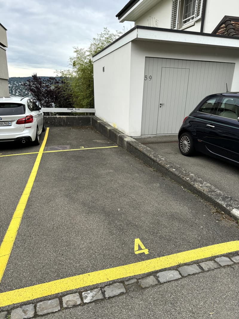 Ab sofort Aussenparkplatz zu vermieten (2)
