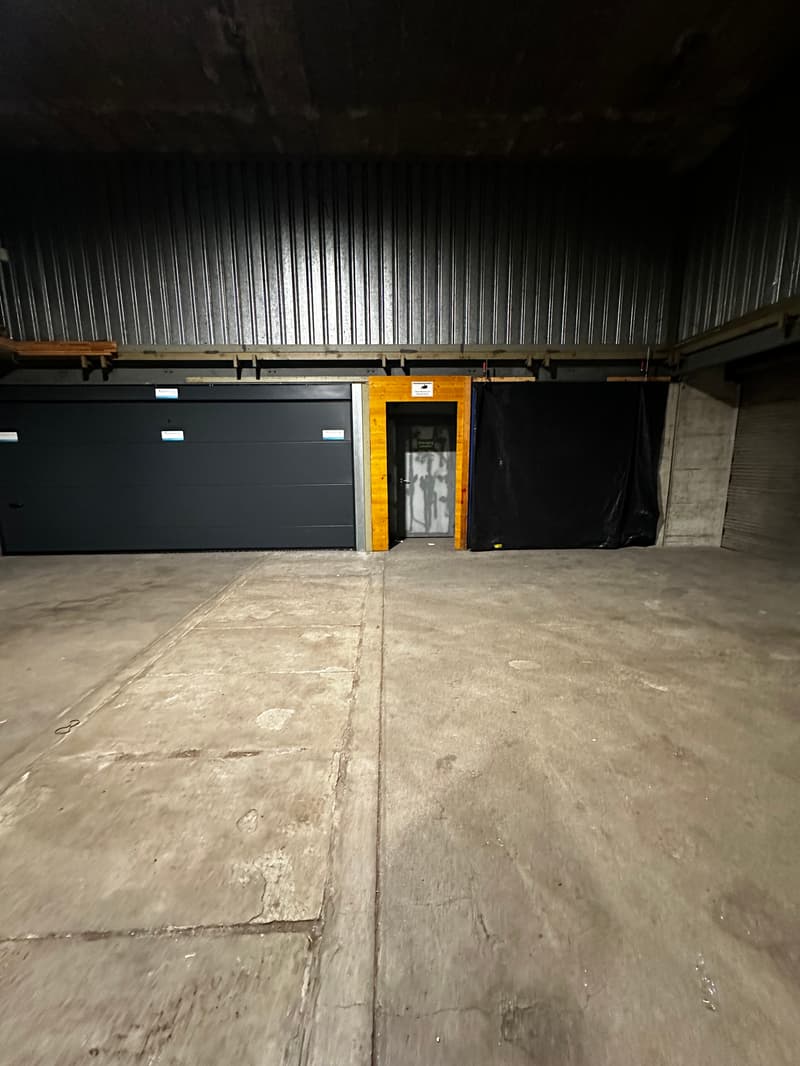 60 m² storage space for rent immediately (3)
