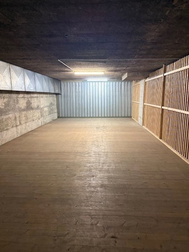 60 m² storage space for rent immediately (2)