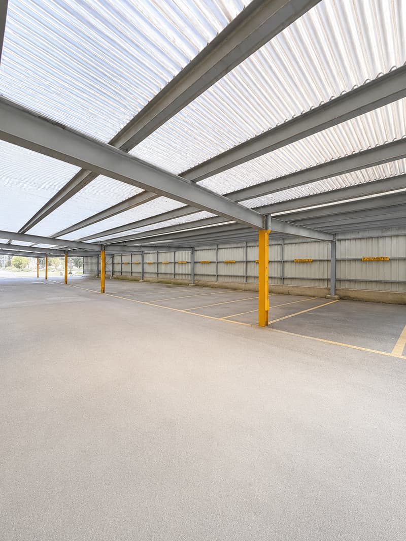 Überdachter Aussenparkplatz an zentraler Lage in Schlieren zu vermieten (2)