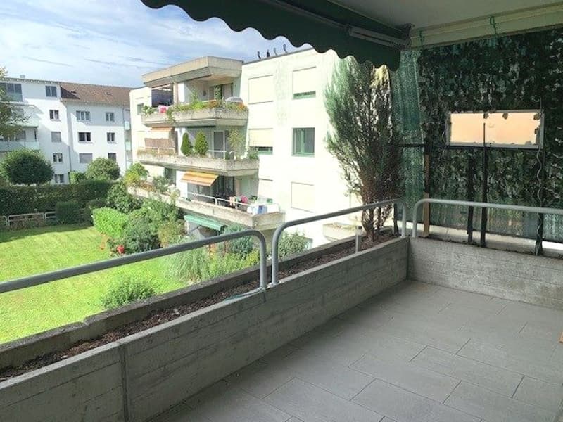 Schöne 4.5-Zimmerwohnung in Seenähe mit Cheminée und Balkon - OHNE LIFT (11)
