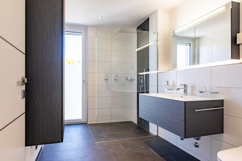 Exklusive 3.5-Zimmer-Attikawohnung mit Seenähe in Uetikon am See (11)