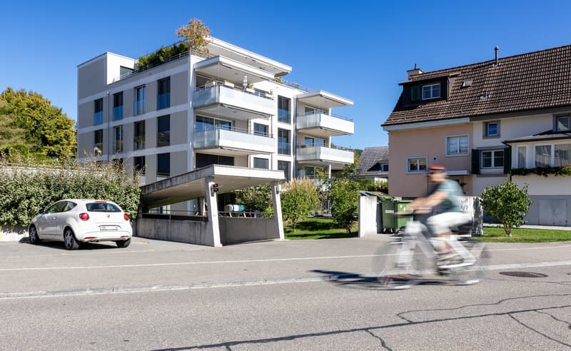 Exklusive 3.5-Zimmer-Attikawohnung mit Seenähe in Uetikon am See (2)