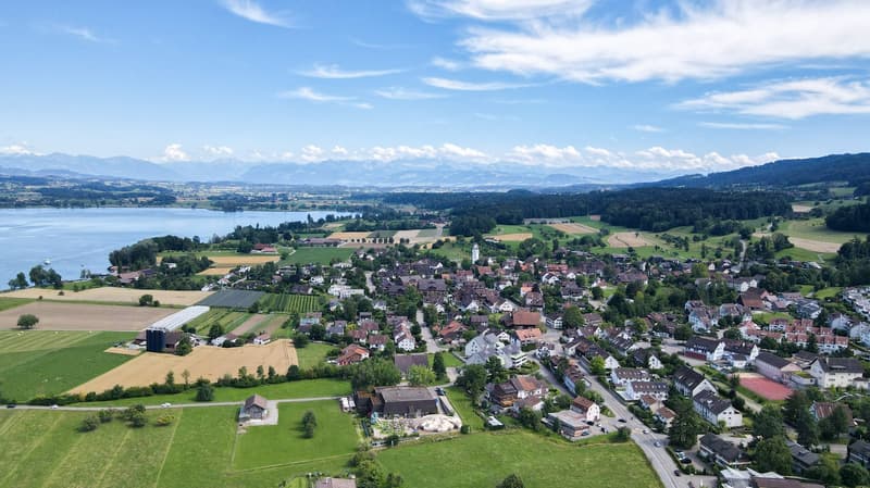 Edificio nuovo "SERAEL" - Vista ininterrotta sul lago di Greifensee, tranquillo e vicino al villaggio (11)