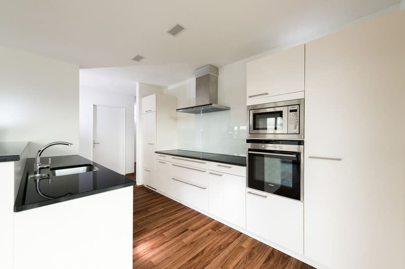 Sehr grosszügige 3.5 Zi-Wohnung 106 m2 an sonniger Lage (3)