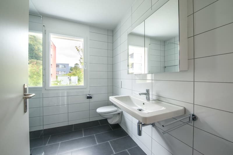 Neuwertige 3.5 Zi-Gartenwohnung nähe Wald und Spital 108m2 (7)