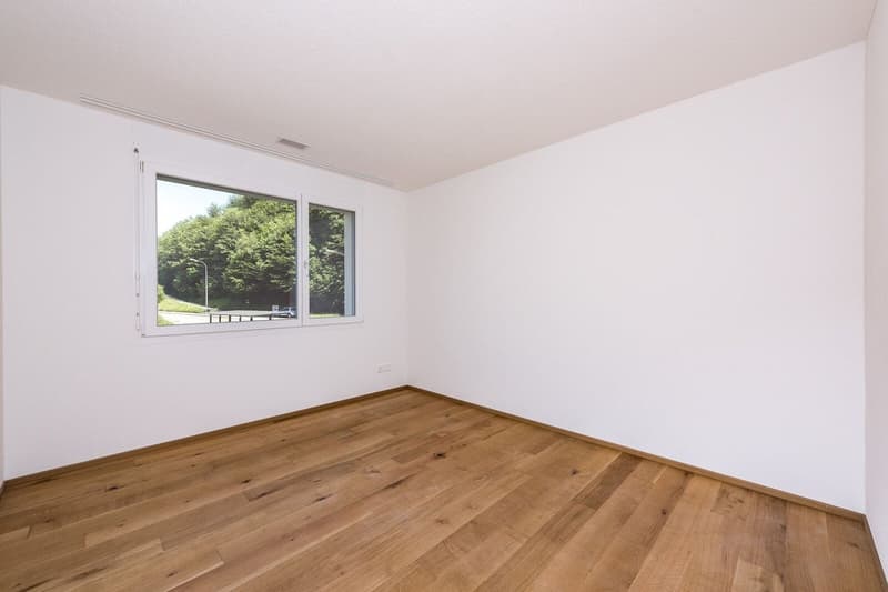 Neuwertige 4.5 Zi-Wohnung nähe Wald und Spital (10)