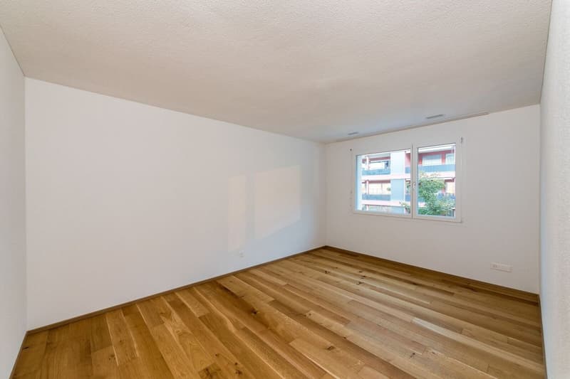 Neuwertige 3.5 Zi-Wohnung 93 m2 nähe Wald und Spital (8)