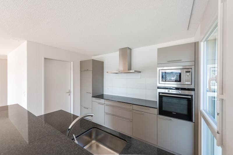 Neuwertige 4.5 Zi-Wohnung 121m2 an zentraler Lage (6)