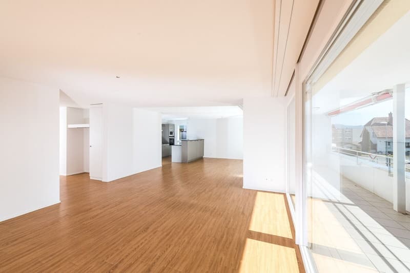 Neuwertige 4.5 Zi-Wohnung 121m2 an zentraler Lage (3)