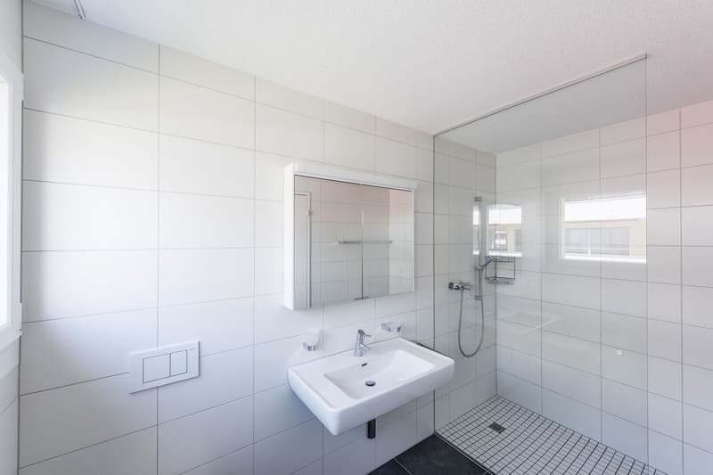 Neuwertige 4.5 Zi-Wohnung 121m2 an zentraler Lage (9)