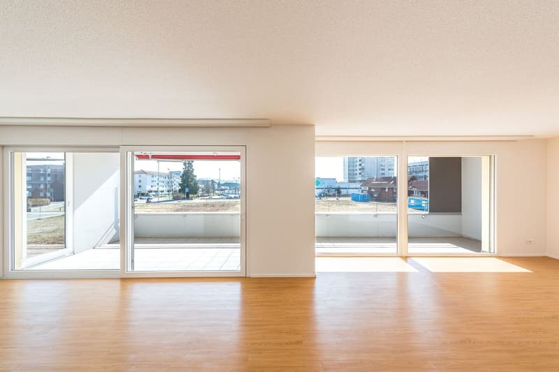 Neuwertige 4.5 Zi-Wohnung 121m2 an zentraler Lage (2)