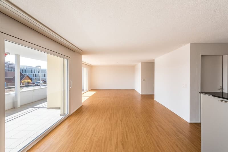Neuwertige 4.5 Zi-Wohnung 121m2 an zentraler Lage (1)