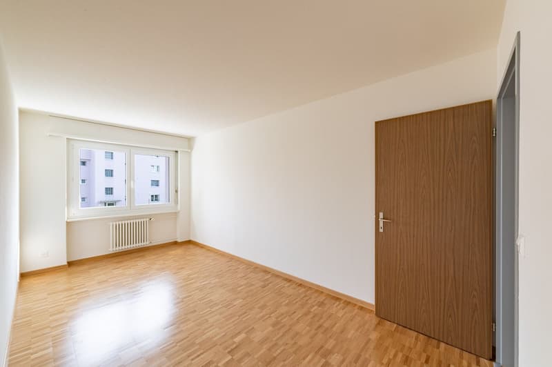 Helle 4.5 Zi-Wohnung mit Balkon und Parkettböden an ruhiger Lage (9)