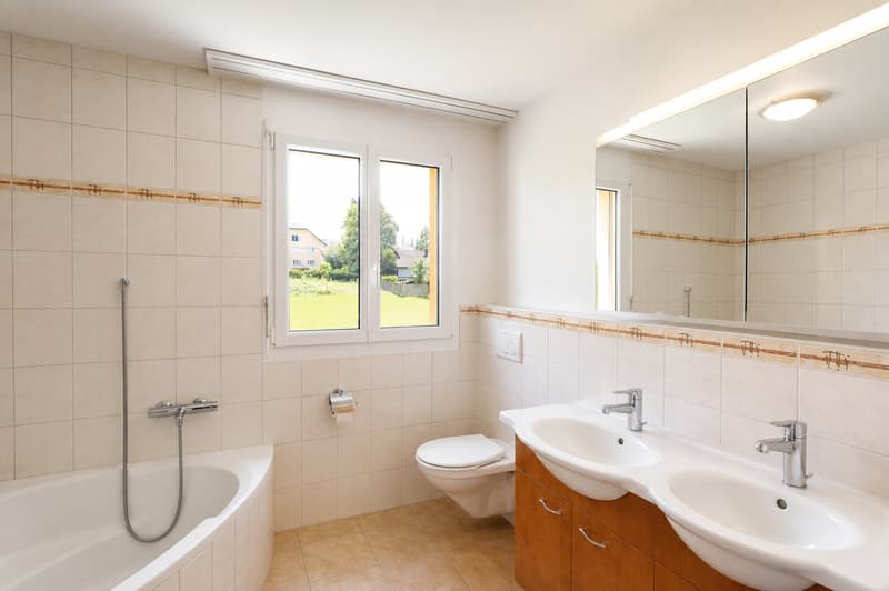 Grosszügige 4.5-Zimmer-Eigentumswohnung mit verglastem Balkon in Reinach AG (14)