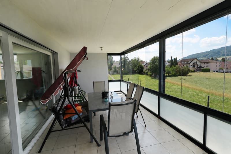 Grosszügige 4.5-Zimmer-Eigentumswohnung mit verglastem Balkon in Reinach AG (2)