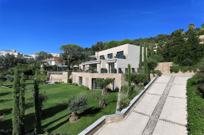 Zu verkaufen in Cannes (F): Moderne Villa auf drei Etagen mit Panoramablick aufs Meer (1)
