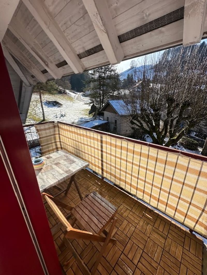 Delizioso appartamento mansardato di 4,5 locali in una posizione tranquilla a Biembach, Emmental (10)
