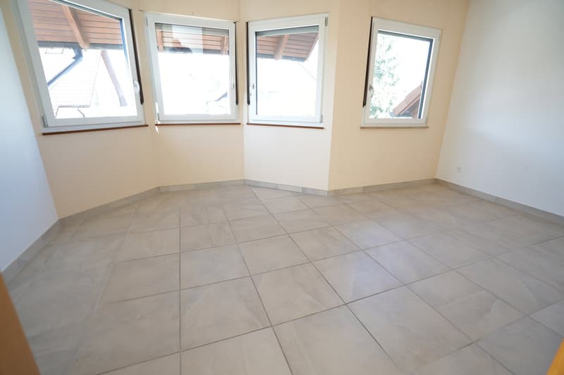Sonniges 4-Zimmer-Doppeleinfamilienhaus mit Terrasse und Gartenhof in ruhiger Lage (9)