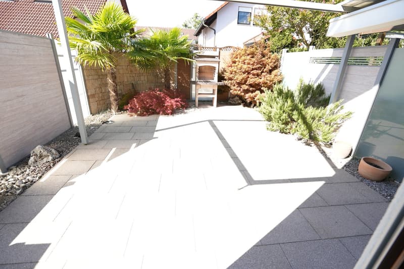 Sonniges 4-Zimmer-Doppeleinfamilienhaus mit Terrasse und Gartenhof in ruhiger Lage (6)