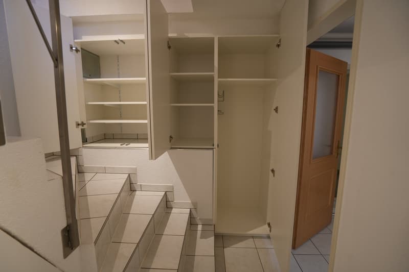 Sonniges 4-Zimmer-Doppeleinfamilienhaus mit Terrasse und Gartenhof in ruhiger Lage (17)