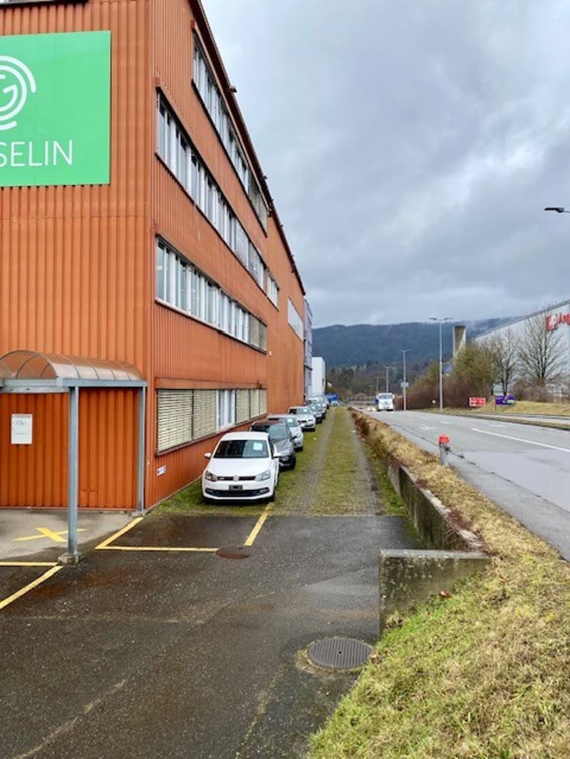 Attraktive Aussenfläche in bester Lage von Embrach – 260 m² zu vermieten (2)