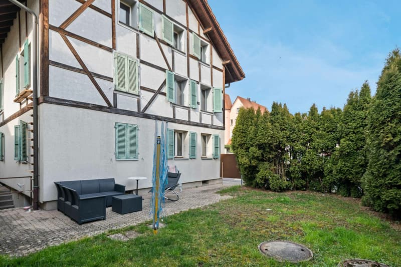 Rentable Liegenschaft im Aargau: Renoviertes Mehrfamilienhaus mit drei Wohnungen (1)