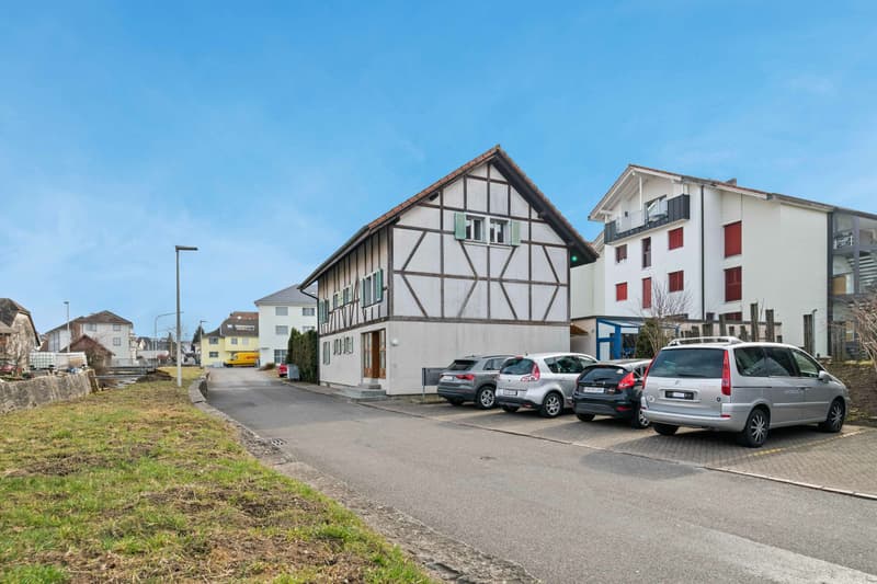 Rentable Liegenschaft im Aargau: Renoviertes Mehrfamilienhaus mit drei Wohnungen (2)