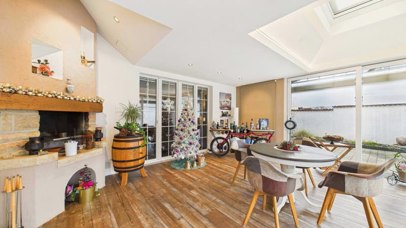 Maison familiale harmonieuse avec jardin, piscine et confort réfléchi (7)
