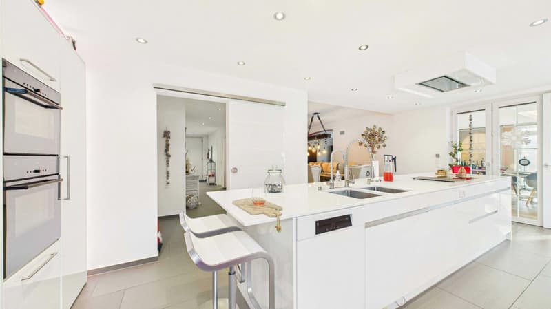 Maison familiale harmonieuse avec jardin, piscine et confort réfléchi (8)