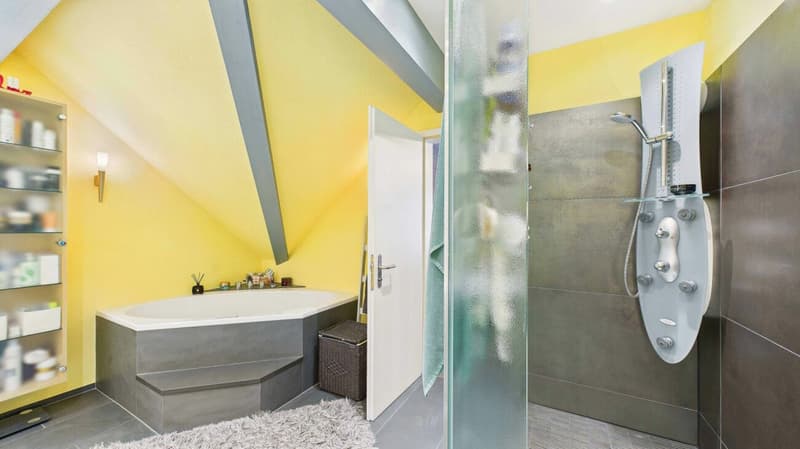 Maison familiale harmonieuse avec jardin, piscine et confort réfléchi (15)