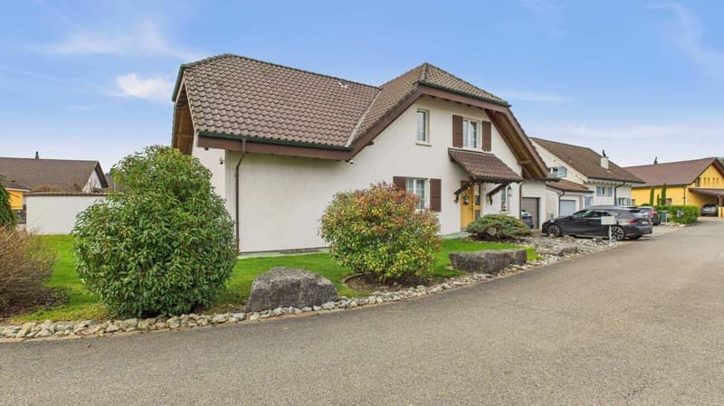 Maison familiale harmonieuse avec jardin, piscine et confort réfléchi (19)