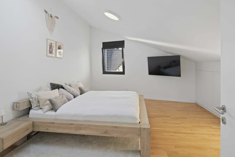 Komfort, Klasse und Charme: 5.5-Zimmer-Dach-Maisonette in Ottenbach (8)
