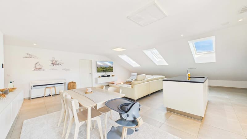 Komfort, Klasse und Charme: 5.5-Zimmer-Dach-Maisonette in Ottenbach (4)
